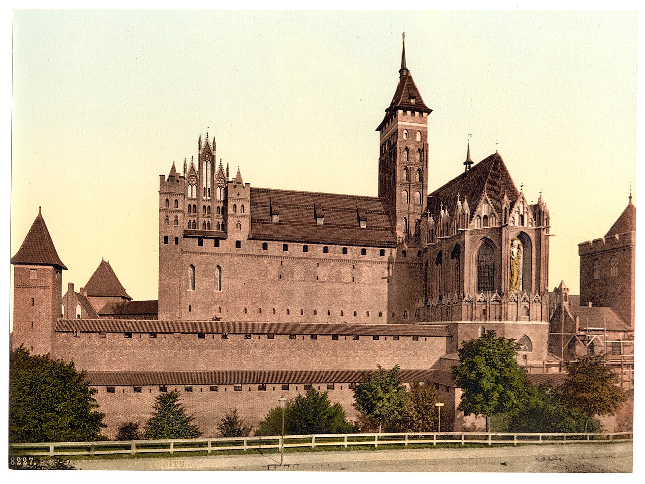 Malbork किले के पूर्वी भाग का ऐतिहासिक दृश्य, 1890 और 1900 के बीच
